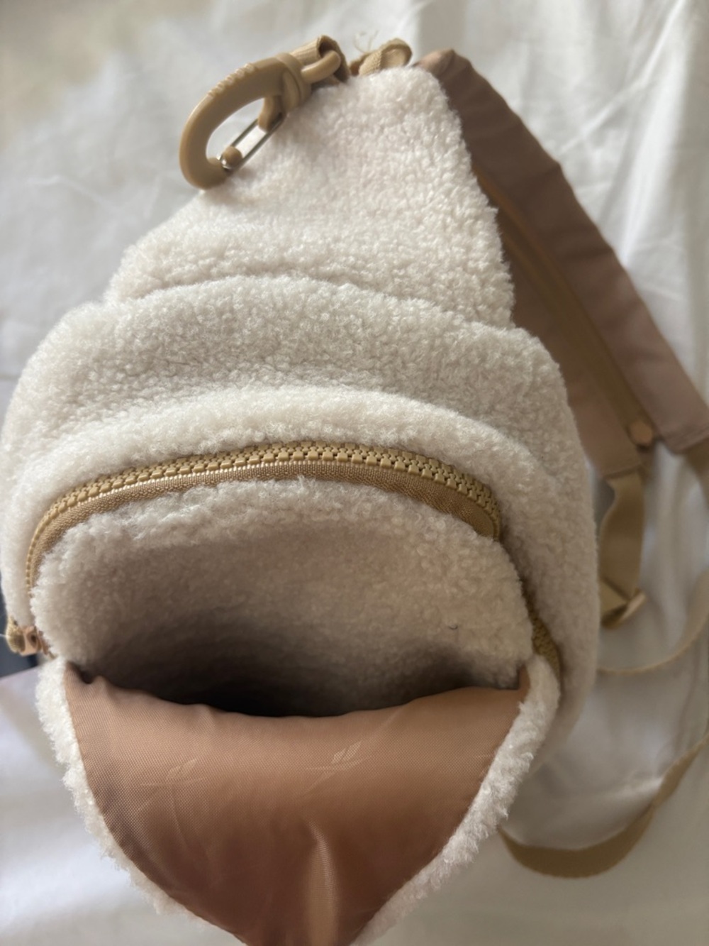 NWT | Reebok Sherpa Convertible Sling Backpack Cream Tan 2-in-1 Crossbody Bag - Picture 7 of 11